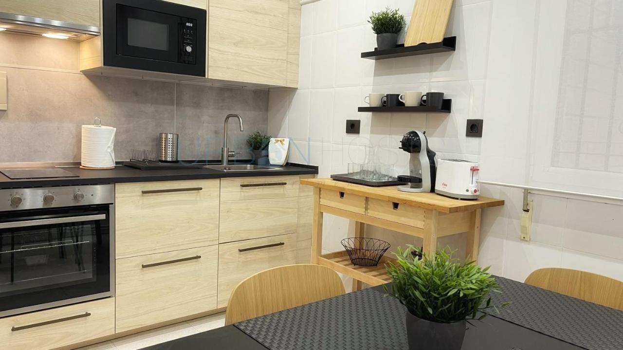 Vivienda Turistica Urbana En Santuchu, Comoda, Funcional Y Con Parking Більбао Екстер'єр фото